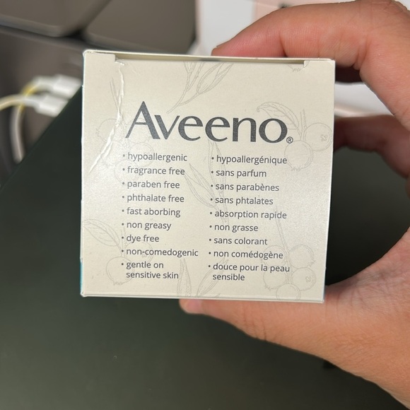 Aveeno Calm + Restore Age Renewal Cream - Picture 6 of 6